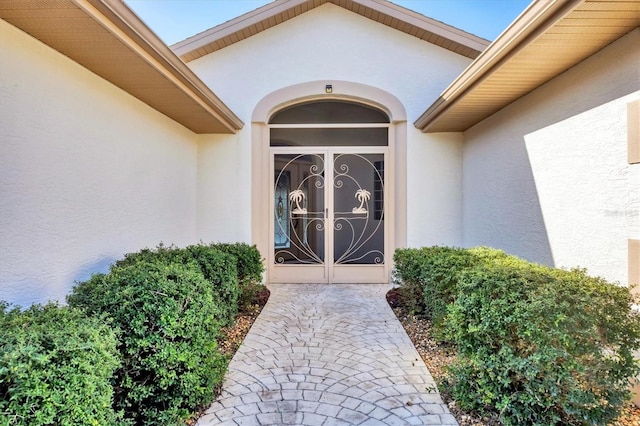 view of exterior entry with stucco siding