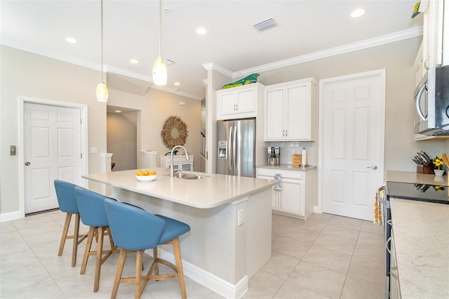 kitchen featuring stainless steel appliances, ornamental molding, a sink, and visible vents