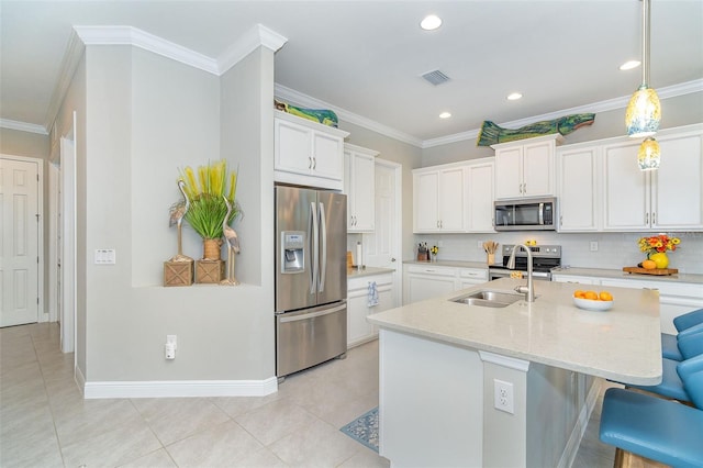 kitchen with crown molding, stainless steel appliances, tasteful backsplash, visible vents, and a sink