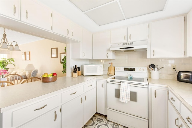 kitchen featuring under cabinet range hood, a peninsula, white appliances, light countertops, and decorative backsplash