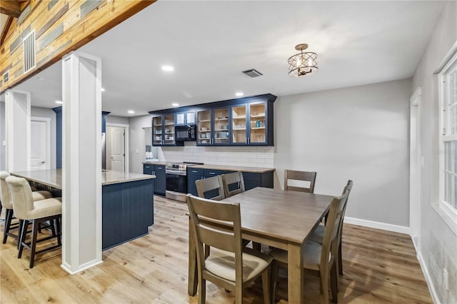 dining space with visible vents, recessed lighting, light wood-style flooring, and baseboards