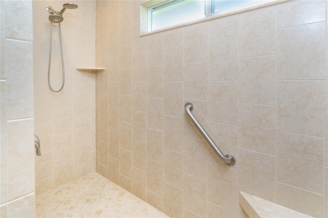 bathroom featuring tiled shower