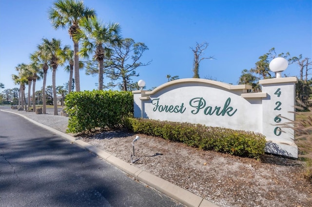 view of community / neighborhood sign