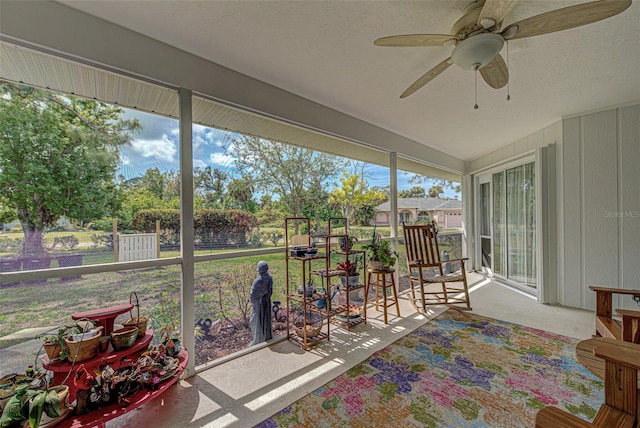 sunroom / solarium featuring a ceiling fan