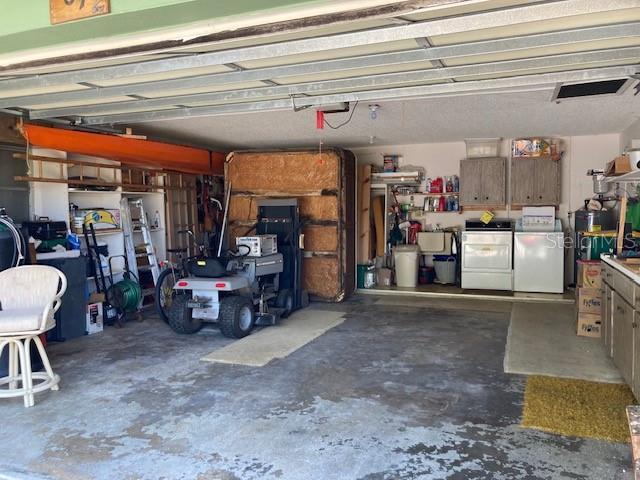 garage with washer and clothes dryer