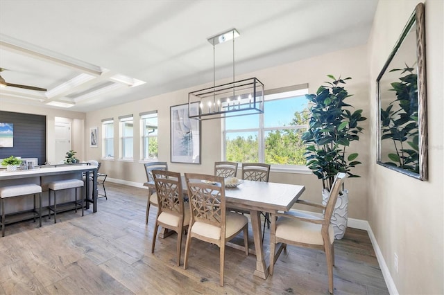 dining room featuring an inviting chandelier, light wood-type flooring, and baseboards