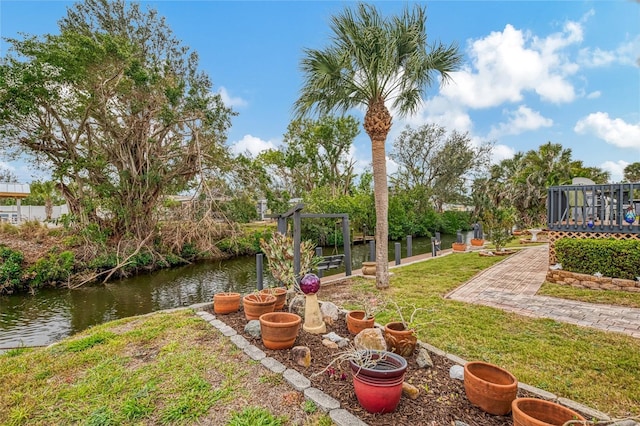 view of yard featuring a water view