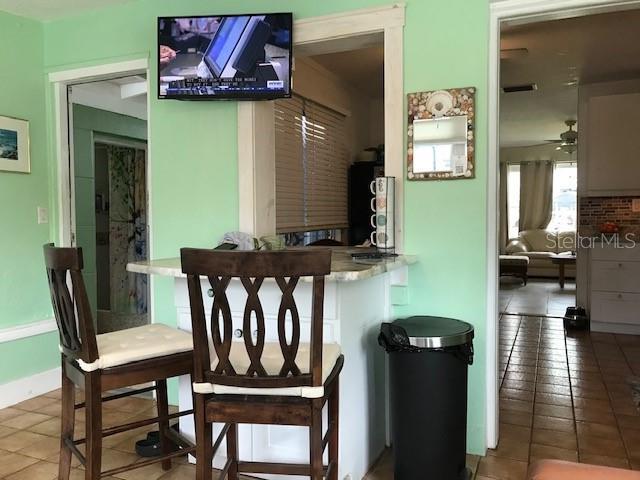 bar featuring baseboards and a ceiling fan