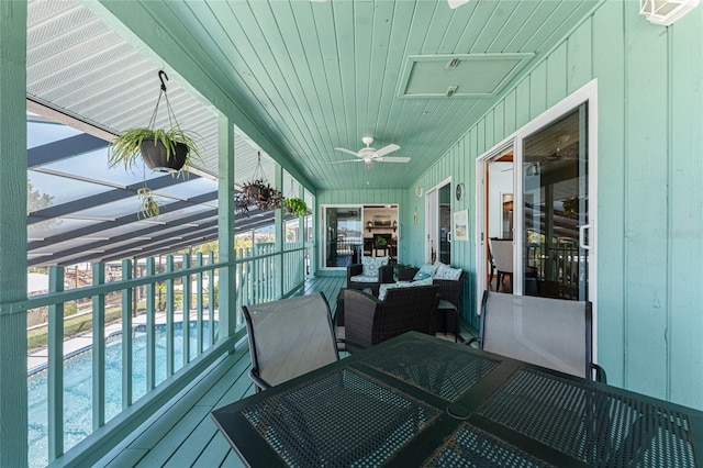 sunroom featuring a ceiling fan