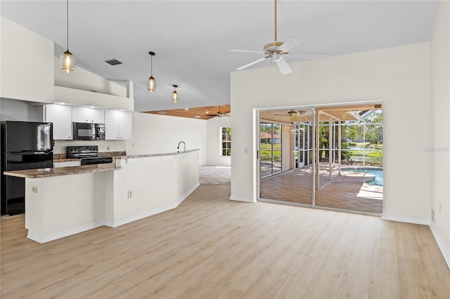 kitchen with visible vents, pendant lighting, black appliances, a ceiling fan, and light wood finished floors