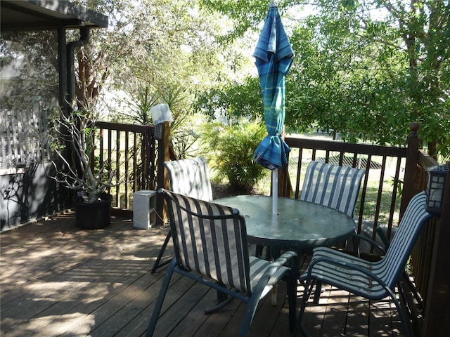 deck with outdoor dining area