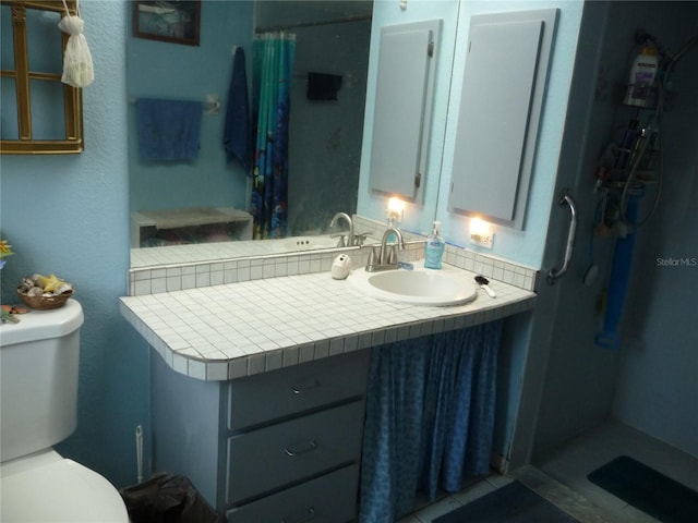 full bathroom featuring a shower with curtain, tile patterned floors, toilet, and vanity