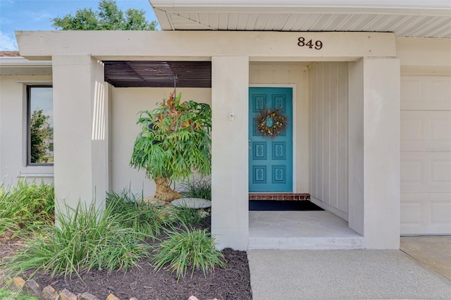 entrance to property with stucco siding