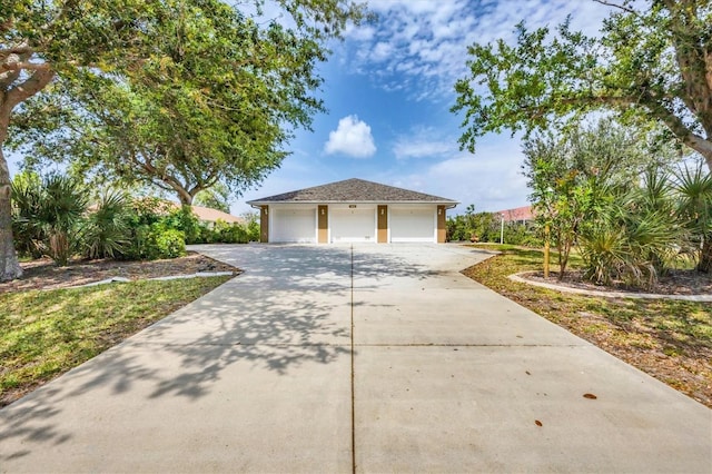 view of front of property featuring stucco siding and a garage