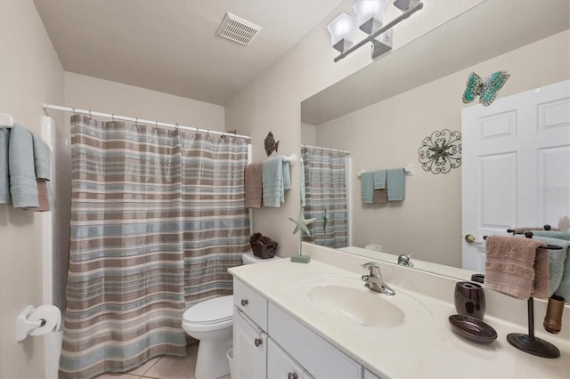 full bath featuring a shower with shower curtain, toilet, vanity, tile patterned flooring, and visible vents