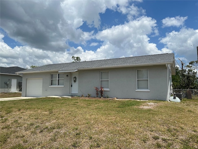 ranch-style home with fence, a garage, stucco siding, a front yard, and concrete driveway