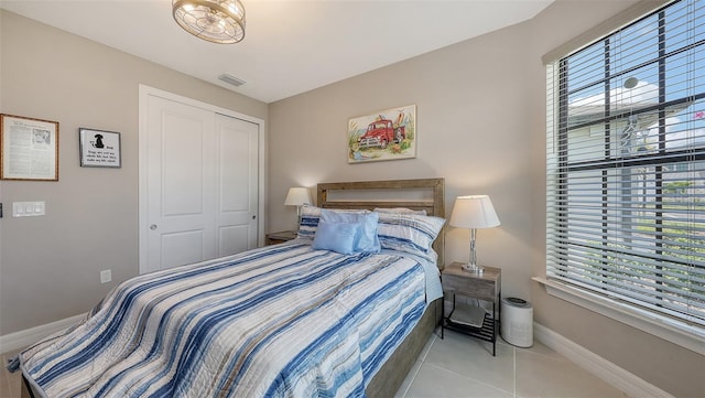 2117 Laurifolia Ct, North Port, FL 34289 - bedroom featuring baseboards, multiple windows, visible vents, and a closet