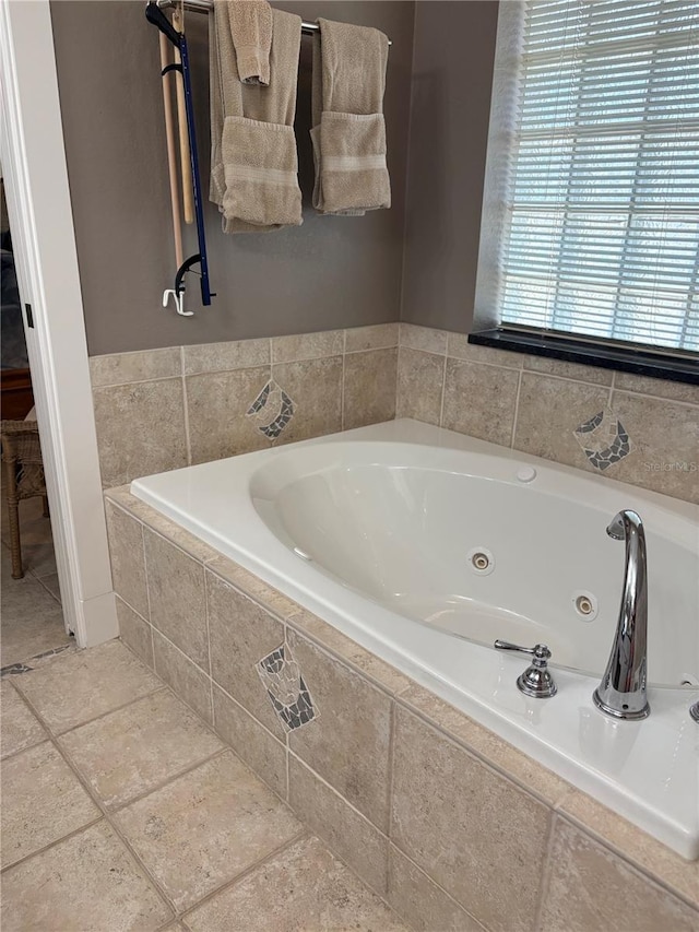 941 Elwood Ave, Englewood, FL 34223 - full bath featuring a tub with jets
