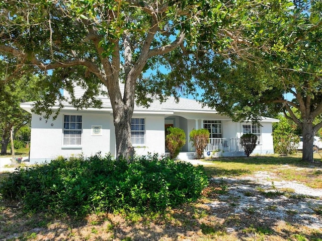 ranch-style home with a porch