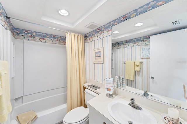 7554 Palm Island Dr S Unit 1822, Placida, FL 33946 - full bath with toilet, shower / bath combo with shower curtain, visible vents, recessed lighting, and a tray ceiling