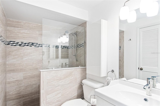 full bathroom featuring toilet, walk in shower, and vanity