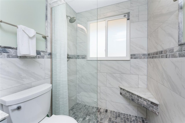 1245 Gulf Blvd, Englewood, FL 34223 - bathroom featuring tile walls, toilet, and tiled shower