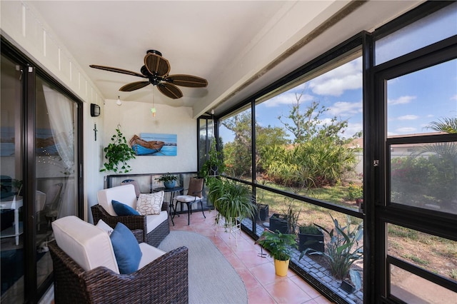 sunroom / solarium with outdoor lounge area and a ceiling fan