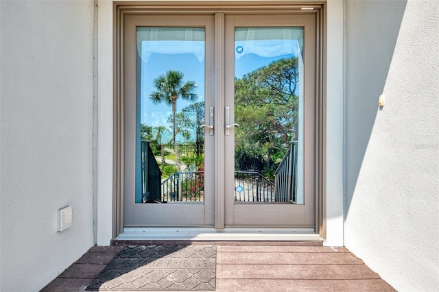 entrance to property featuring stucco siding