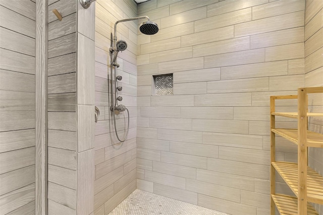 full bathroom featuring tiled shower