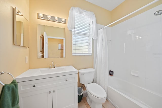 4004 Landor Ct, Venice, FL 34293 - full bath featuring shower / bath combo, toilet, and vanity