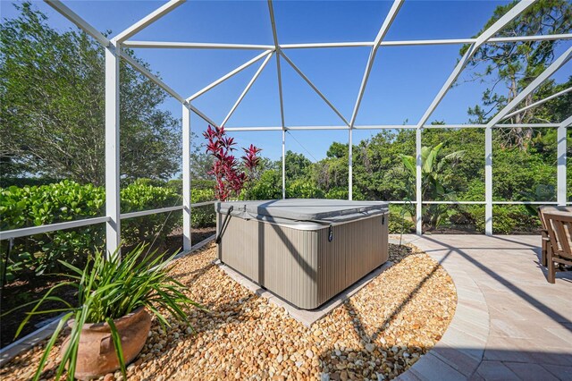 4004 Landor Ct, Venice, FL 34293 - sunroom with a hot tub