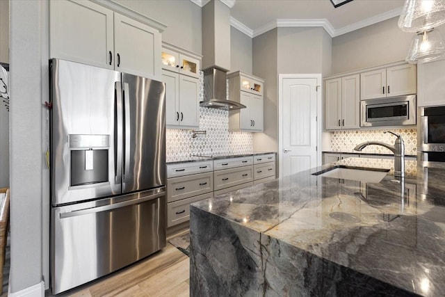 kitchen with a sink, ornamental molding, stainless steel appliances, and tasteful backsplash