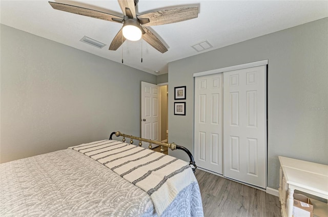 9211 Koma St, Port Charlotte, FL 33981 - bedroom featuring a closet, visible vents, wood finished floors, and ceiling fan