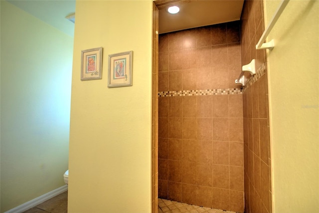 full bathroom featuring tile patterned flooring, toilet, tiled shower, and recessed lighting