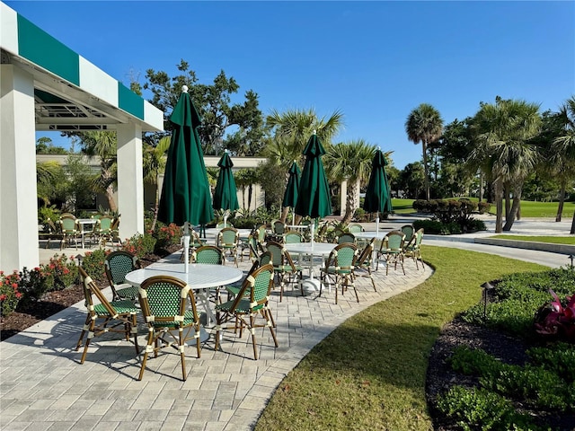 1 Curacao Cir Unit 44, Englewood, FL 34223 - view of patio with outdoor dining space