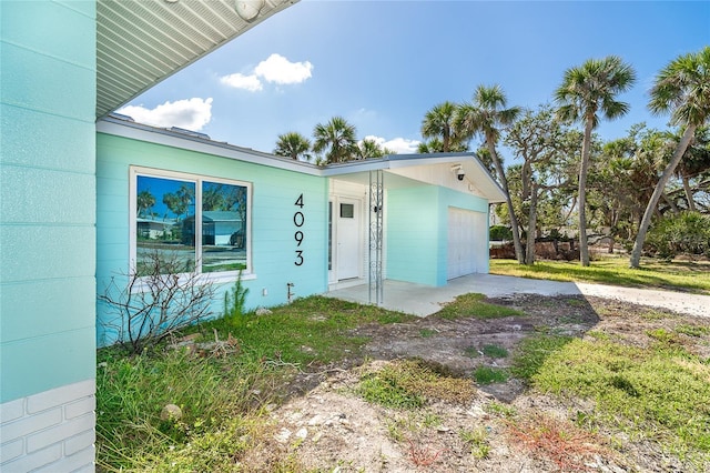 4093 Pelican Shores Cir, Englewood, FL 34223 - property entrance featuring driveway