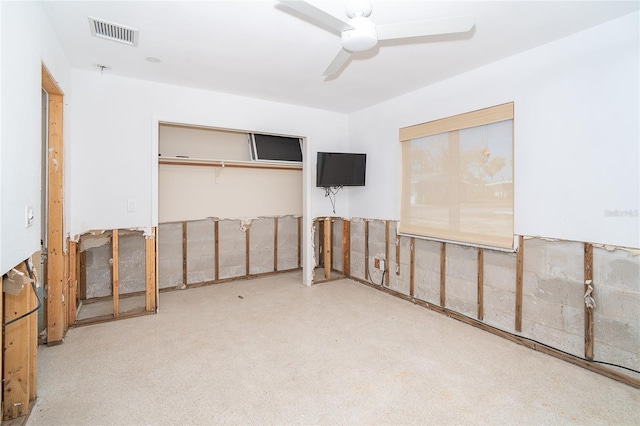 4093 Pelican Shores Cir, Englewood, FL 34223 - unfurnished bedroom featuring a closet and a ceiling fan