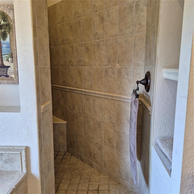19 Medalist Way, Rotonda West, FL 33947 - bathroom with tiled shower and a textured wall