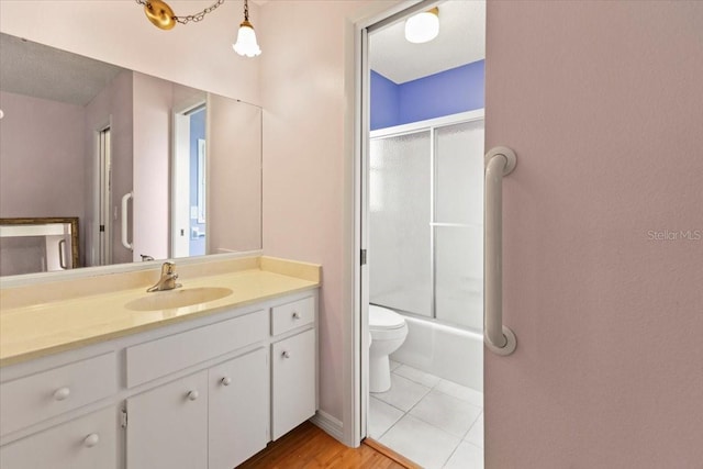 7180 Quarry St, Englewood, FL 34224 - full bathroom featuring toilet, vanity, and enclosed tub / shower combo