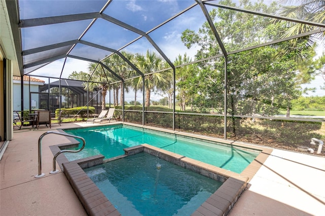 142 Savona Way N, Venice, FL 34275 - view of swimming pool featuring a pool with connected hot tub and a patio