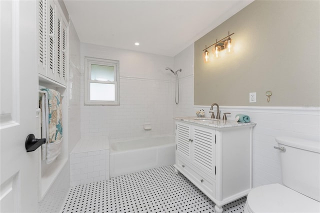 11 Oakland Hills Rd, Rotonda West, FL 33947 - full bathroom featuring toilet, wainscoting, bathtub / shower combination, and vanity