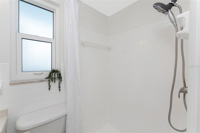 1691 Lakeview Pl, Englewood, FL 34223 - full bathroom with healthy amount of natural light, toilet, and tiled shower