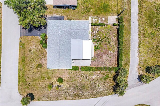 305 E Wentworth Cir, Englewood, FL 34223 - aerial view of property and surrounding area