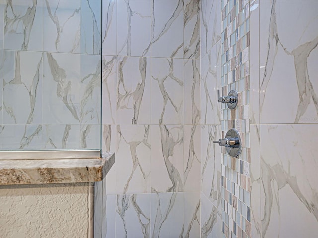 2590 Tarpon Cove Dr Unit 811, Punta Gorda, FL 33950 - bathroom with a tile shower