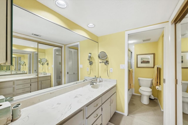 2700 N Beach Rd Unit B205, Englewood, FL 34223 - full bath featuring toilet, vanity, baseboards, and shower / bathtub combination
