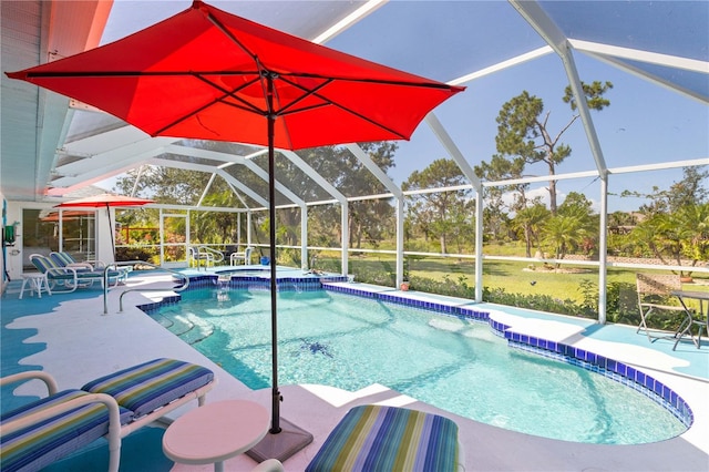 116 Tournament Rd, Rotonda West, FL 33947 - view of swimming pool with a patio area, a lanai, and a pool with connected hot tub