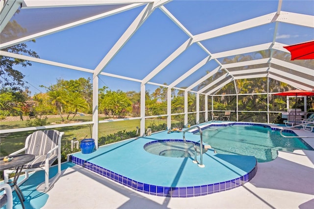 116 Tournament Rd, Rotonda West, FL 33947 - swimming pool with an in-ground hot tub, a patio, glass enclosure, and a yard