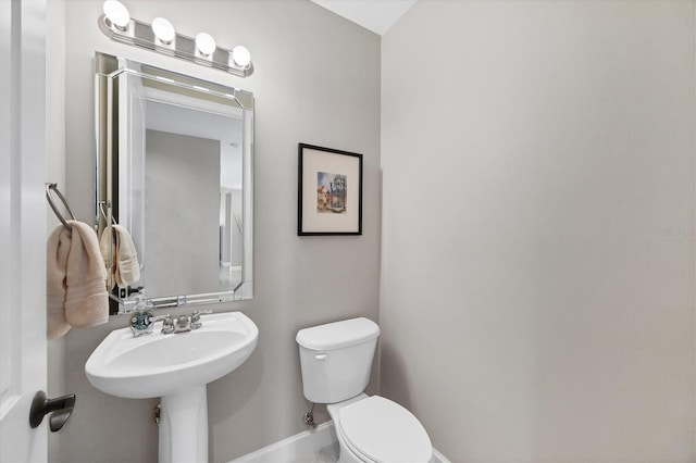 11100 Hacienda Del Mar Blvd Unit G-304, Placida, FL 33946 - half bathroom featuring toilet and baseboards