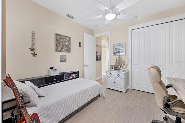 8127 Consul St, Port Charlotte, FL 33981 - bedroom featuring light wood-style floors, a closet, a desk, and ceiling fan