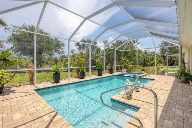 8127 Consul St, Port Charlotte, FL 33981 - view of pool featuring a patio area, a pool with connected hot tub, and a lanai